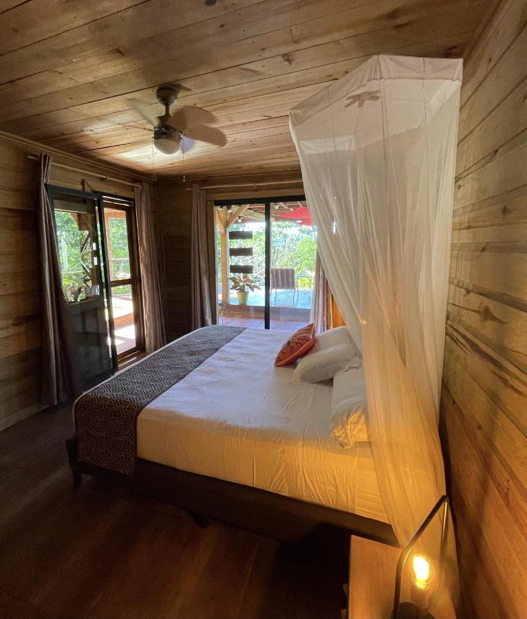 Eden Jungle Lodge โบกัสทาวน์ ภายนอก รูปภาพ