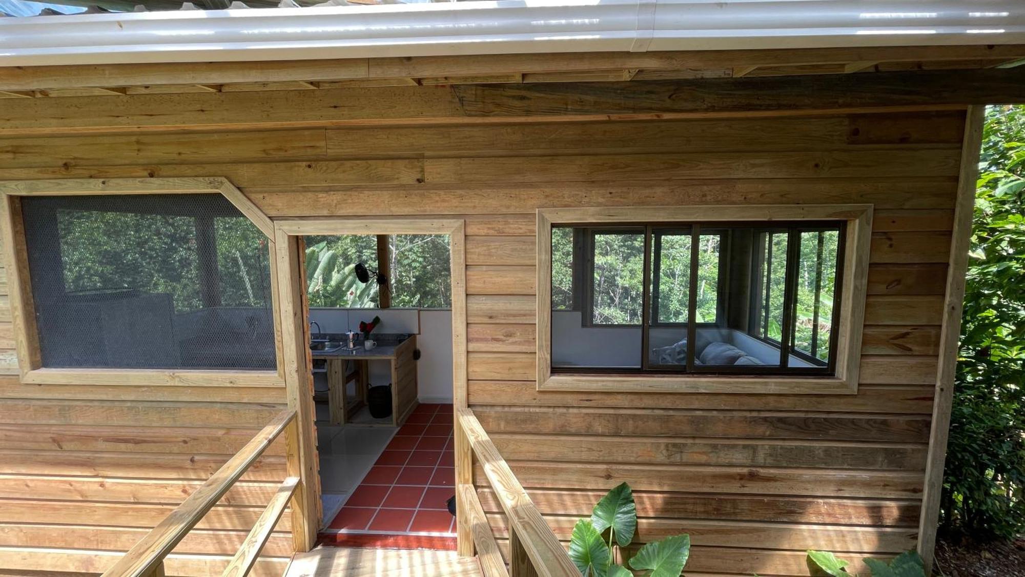 Eden Jungle Lodge โบกัสทาวน์ ภายนอก รูปภาพ