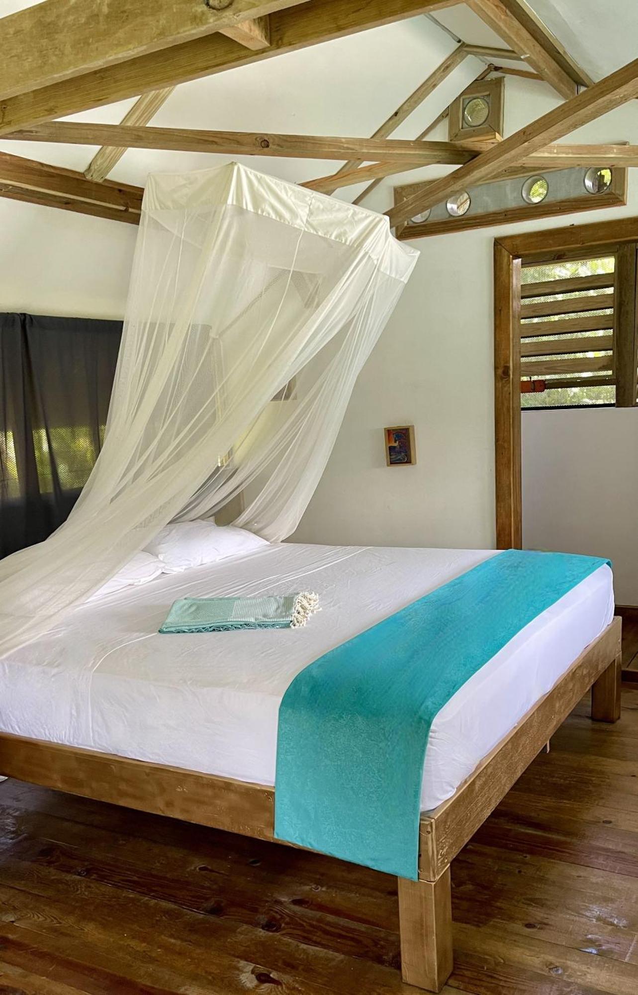 Eden Jungle Lodge โบกัสทาวน์ ภายนอก รูปภาพ