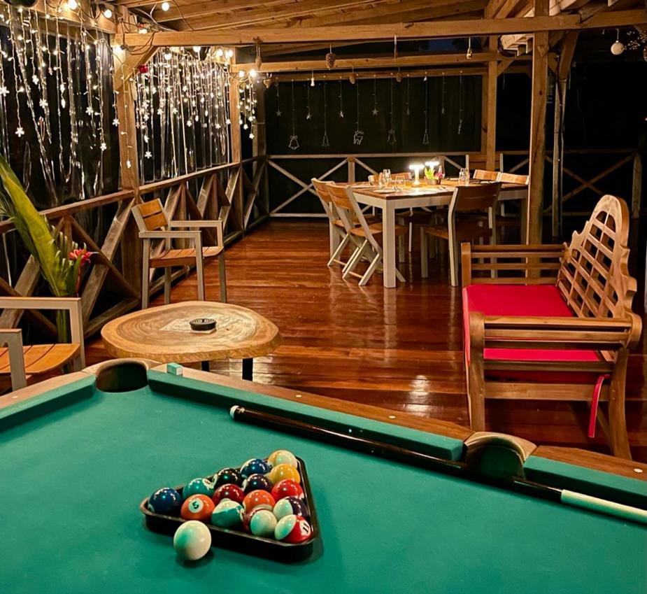 Eden Jungle Lodge โบกัสทาวน์ ภายนอก รูปภาพ